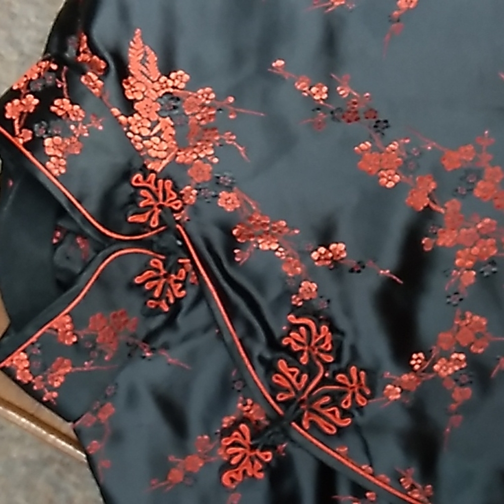 KIMONO BLACK / RED FLORAL PRINT...  SIMPLY GORGEOUS!!! SZ L